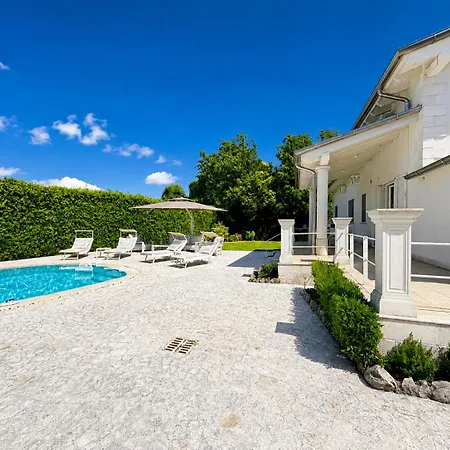 Villa Pietrasanta Sea Near Dei Marmi With Private Pool&park Marina di Pietrasanta