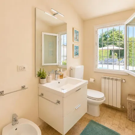 Villa Pietrasanta Sea Near Dei Marmi With Private Pool&park Marina di Pietrasanta